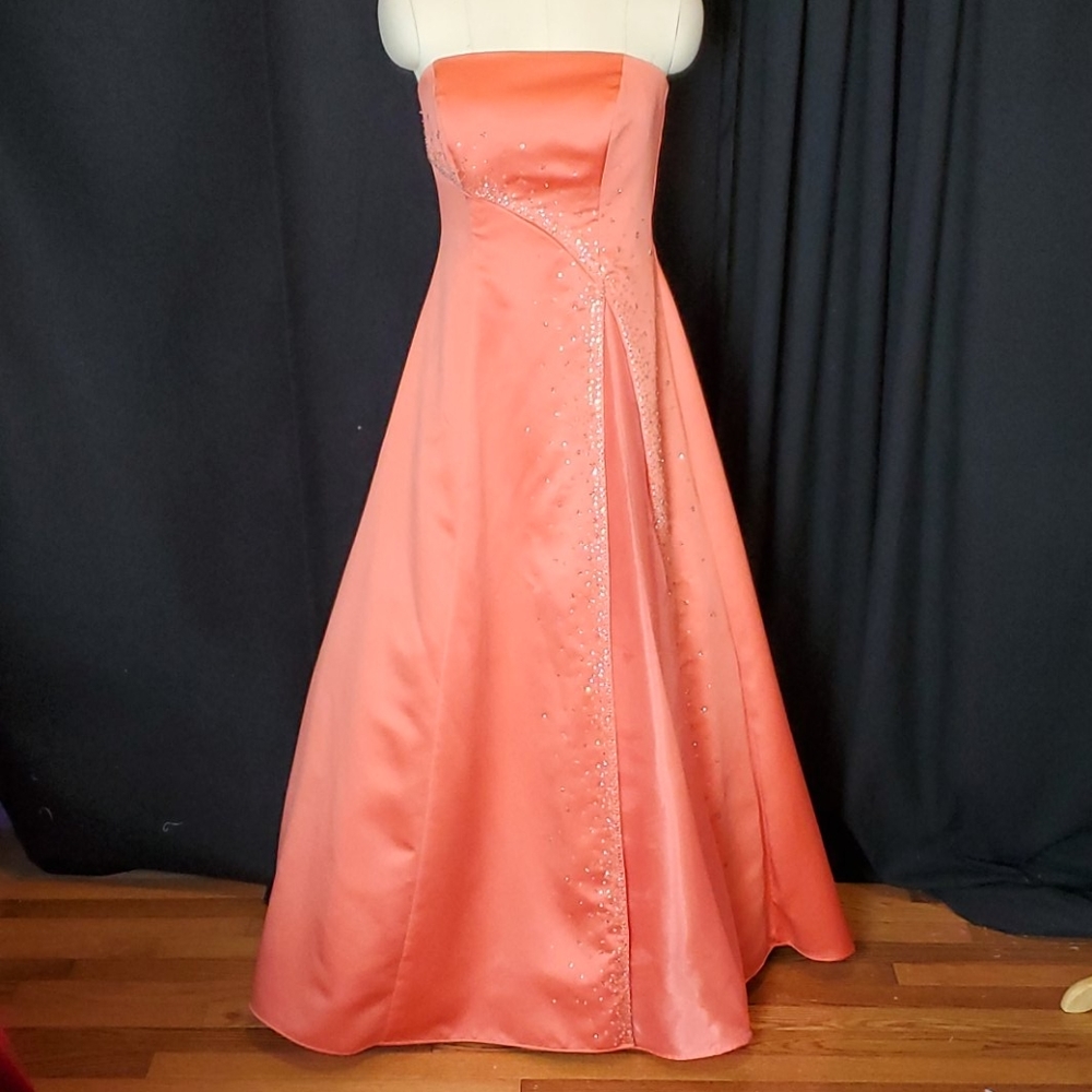 David's Bridal Melon Satin dress, 6, strapless